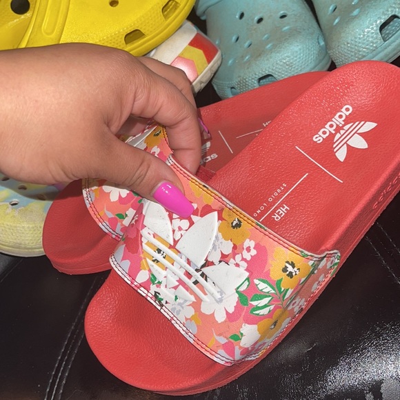 Adidas Adilette Lite HER Studio "Hazy Rose/White" Grade School Girls' Slide💖 - Picture 2 of 5